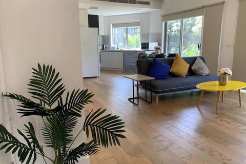 Delicate Bundoora Townhouse 10 - Accommodation NSW 4
