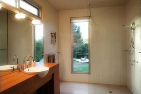 THE Lake House - Surf Side - Accommodation NSW 3