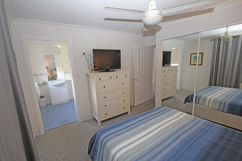 Paradise Waters No. 13 - Accommodation NSW 3