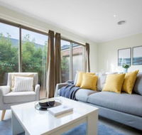 Spacious Lovely Home In Point Cook - Accommodation NSW
