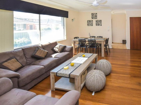 1 / 33 Wharf Street - Accommodation NSW 2