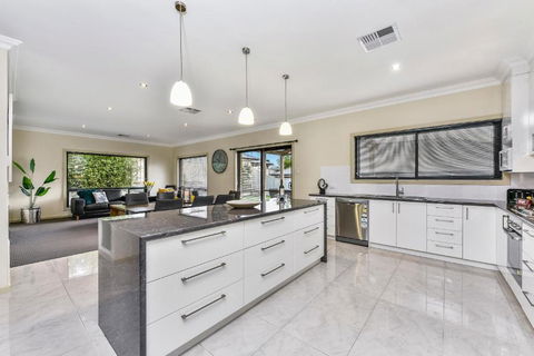 Accommodation On Lansell 2 - Accommodation NSW 1