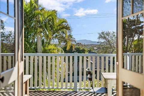 Kembali On Massinger Street - Accommodation NSW 4