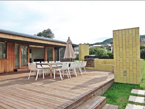 Prime Position Across From Seven Mile Beach - Accommodation NSW 5