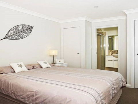 Surf Mist Contemporary Seaside Duplex - Accommodation NSW 4