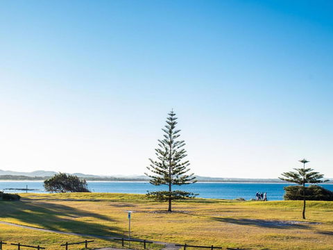 Villa Bianca 10 Opposite The Tanks - Accommodation NSW 4