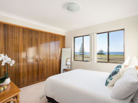 Villa Bianca 10 Opposite The Tanks - Accommodation NSW 2