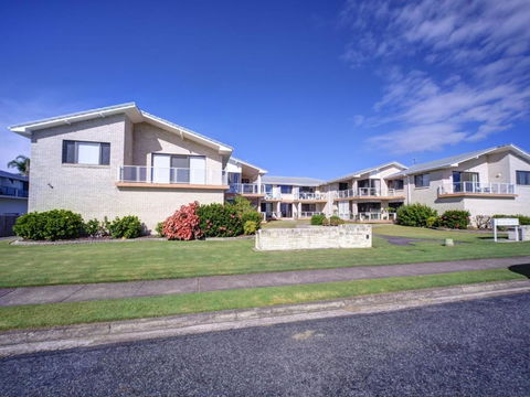 Villa Bianca 10 Opposite The Tanks - Accommodation NSW 1