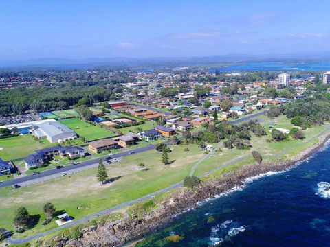 Villa Bianca 10 Opposite The Tanks - Accommodation NSW 3