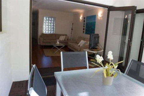 Absolute Beachfront Mooloolaba - Accommodation NSW 2