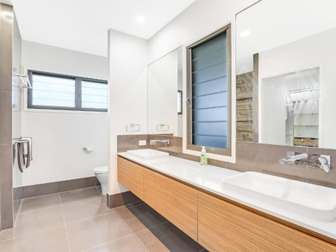 WATERFRONT HOME BORDERING MOOLOOLABA - Accommodation NSW 1