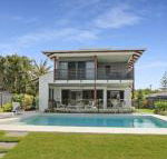 WATERFRONT HOME BORDERING MOOLOOLABA - Accommodation NSW