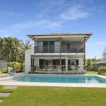 WATERFRONT HOME BORDERING MOOLOOLABA - Accommodation NSW 0