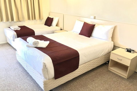 Overlander Motor Lodge - Accommodation NSW 7