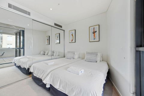 HomeHotel 2Bedroom With Shopping Mall - Accommodation NSW 4
