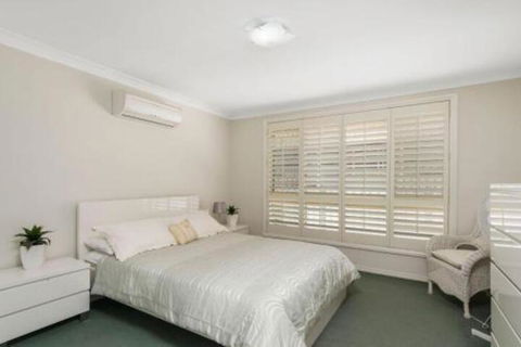 Burkeys 5 Main Street - Accommodation NSW 6