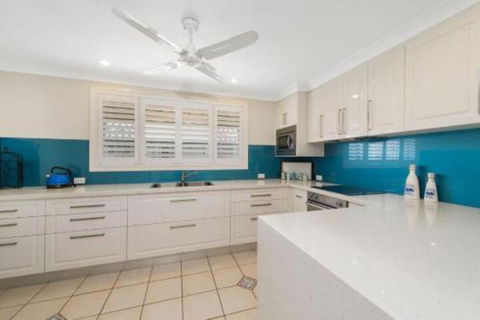Burkeys 5 Main Street - Accommodation NSW 0