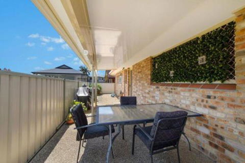 Burkeys 5 Main Street - Accommodation NSW 4