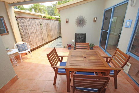 Santa Barbara - Accommodation NSW 4