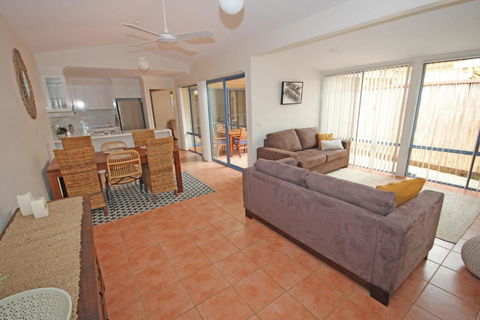 Santa Barbara - Accommodation NSW 1