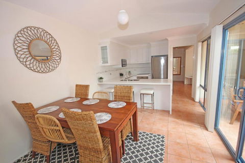 Santa Barbara - Accommodation NSW 2