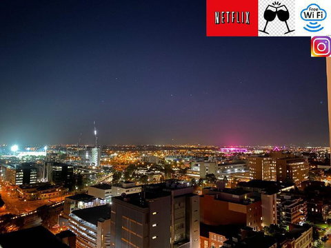 LOCATION LOCATION CITY VIEWS NETFLIX WIFI WINE - Accommodation NSW 2