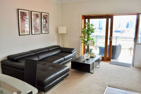 2 Bedroom Home In Kirribilli With A Great View - Accommodation NSW 3