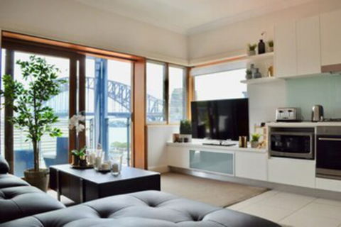 2 Bedroom Home In Kirribilli With A Great View - Accommodation NSW 1