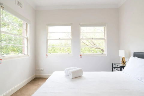 2 Bedroom Home In Kirribilli With A Great View - Accommodation NSW 0