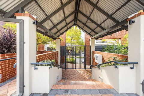 Subiaco Emporium Apartment - Accommodation NSW 3