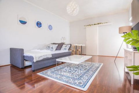 Vibrant And Colorful Apartment In Dollspoint - Accommodation NSW 0