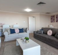 Milsons Point Apartment With Harbour Bridge Views - Accommodation NSW