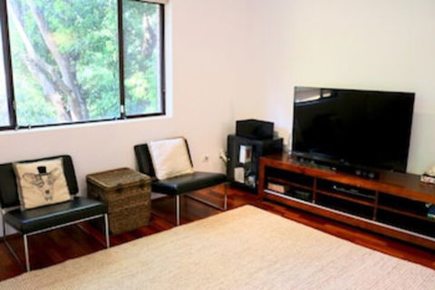 Spacious 3 Bedroom Apartment 20 Min To The CBD - Accommodation NSW 0