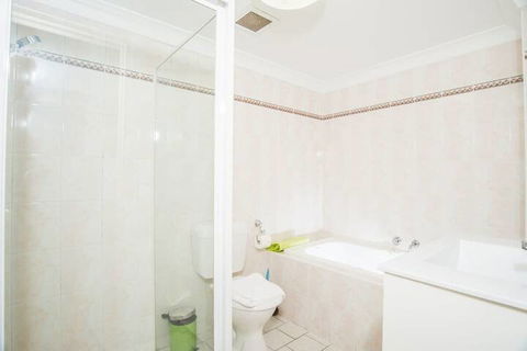 Spacious & Cozy Apartment In Heart Of Redfern - Accommodation NSW 4
