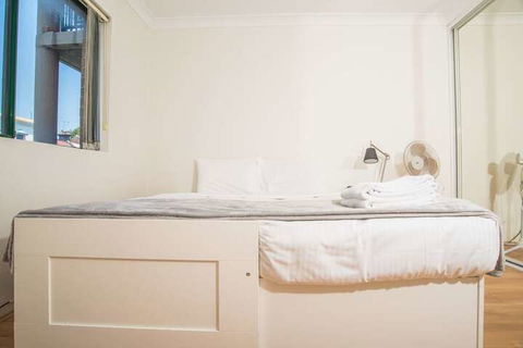 Spacious & Cozy Apartment In Heart Of Redfern - Accommodation NSW 2