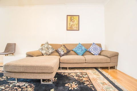 Spacious & Cozy Apartment In Heart Of Redfern - Accommodation NSW 7