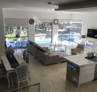 Luxury big house cinema pool many guests - Accommodation NSW