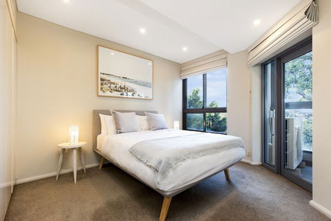 2 Bdrm North Sydney With Harbour Views - Accommodation NSW 5