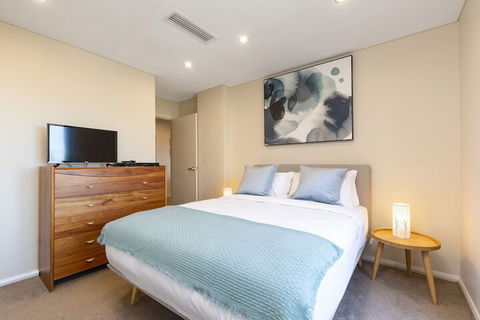 2 Bdrm North Sydney With Harbour Views - Accommodation NSW 6