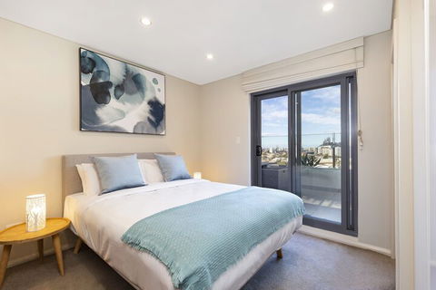 2 Bdrm North Sydney With Harbour Views - Accommodation NSW 4