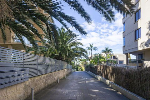 2 Bdrm North Sydney With Harbour Views - Accommodation NSW 2