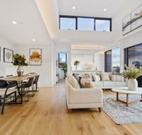 HomeHotel Luxurious Immaculate 3 Bed Apt - Accommodation NSW