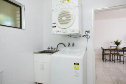Cairns Reef Retreat - Accommodation NSW 3
