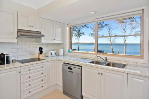 Adrift Retreat St. Georges Basin Waterfront Home - Accommodation NSW 6
