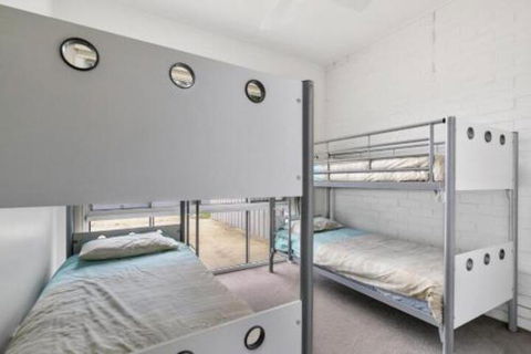 THE BEACH HIVE PET FRIENDLY (OUTSIDE ONLY) INLET SIDE - Accommodation NSW 3