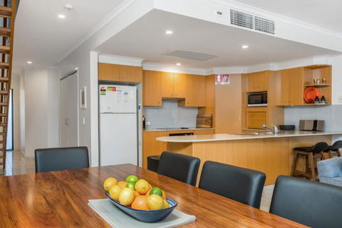 2 / 8 Lawson Street Byron Bay Absolute Solace - Accommodation NSW 4