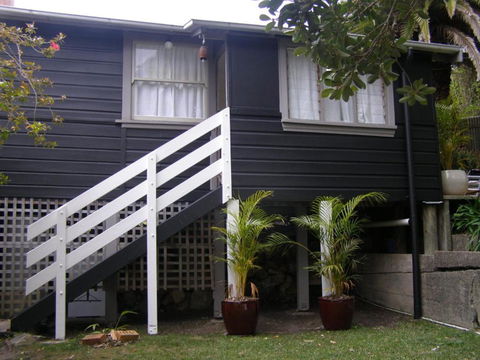The Tree House 6 Gowing Street - Accommodation NSW 3