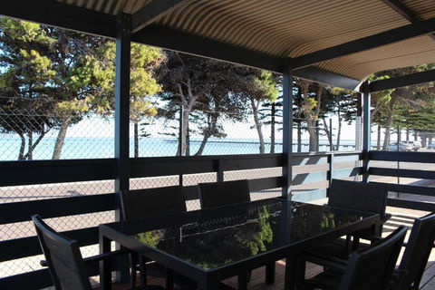 Ceduna Foreshore Caravan Park - Accommodation NSW 6