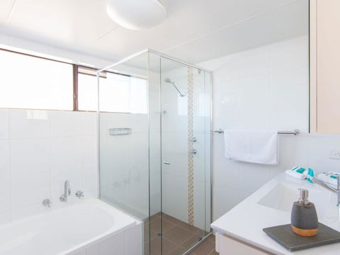 Villa Capri 3 Just A Hop Skip & Jump To Bowling Club - Accommodation NSW 4