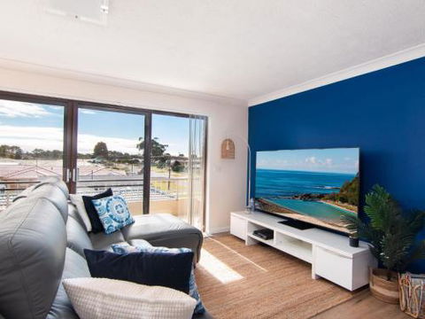 Villa Capri 3 Just A Hop Skip & Jump To Bowling Club - Accommodation NSW 6
